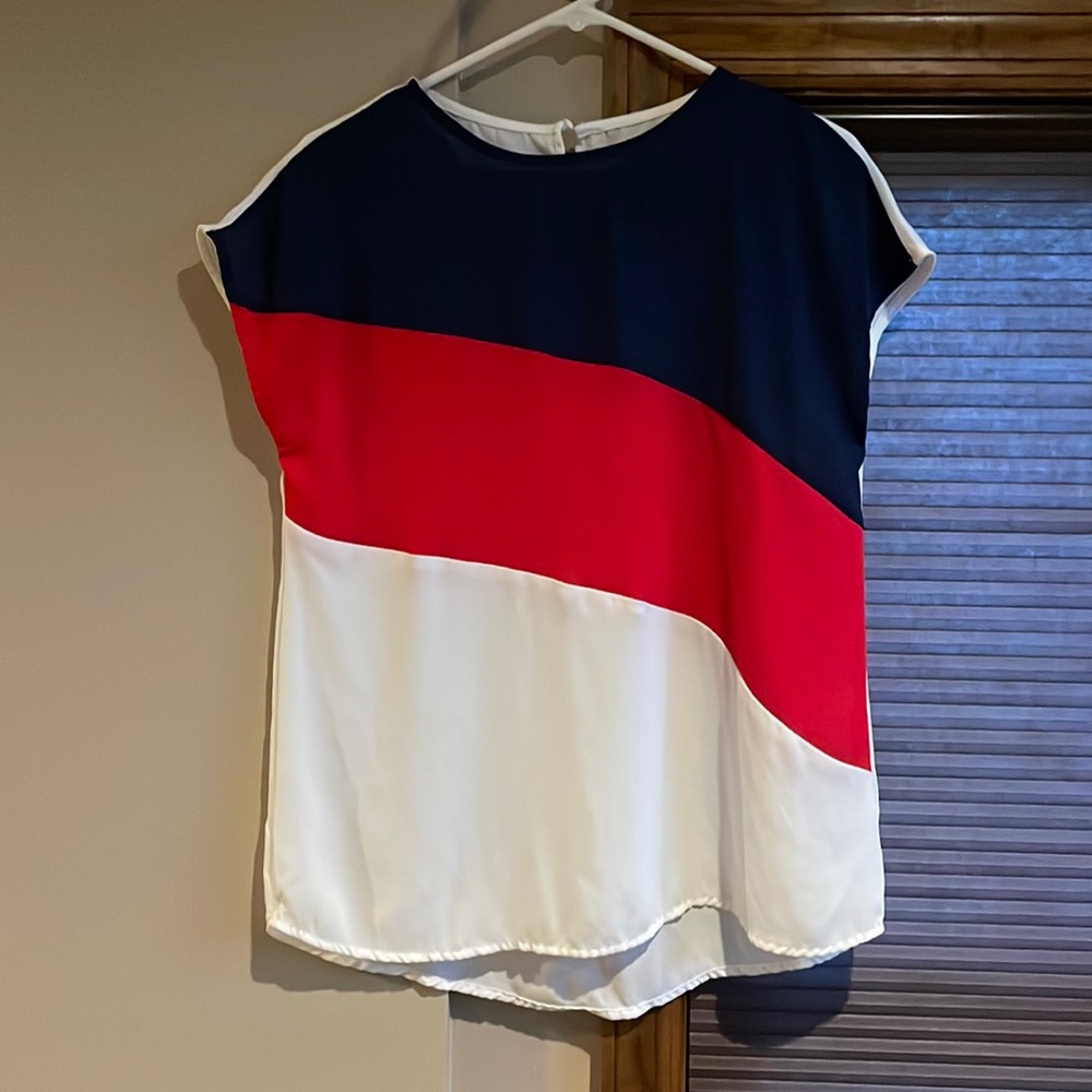 🟢$1 add-on item🟢 Women’s shirt Red, White, & Blue small